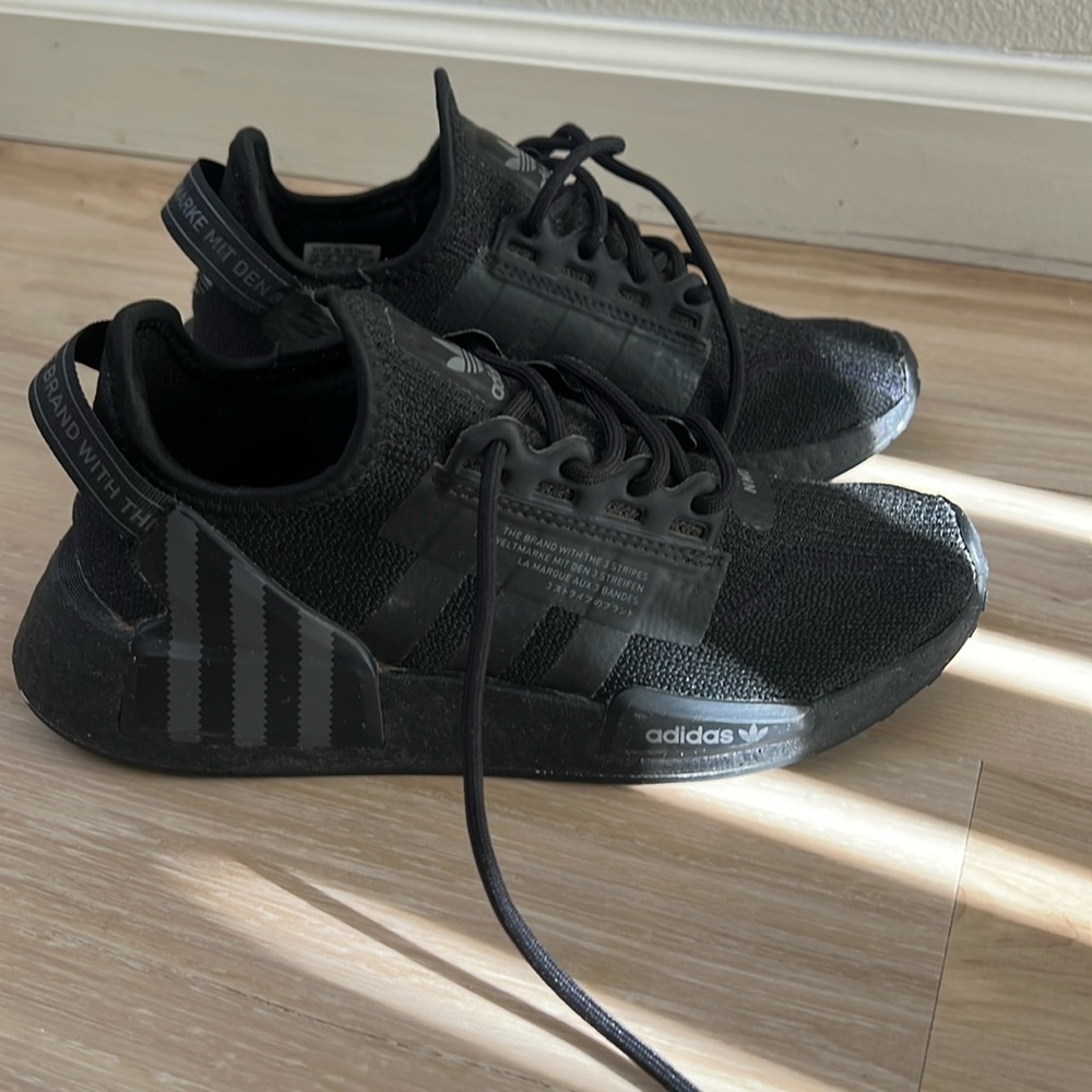 Adidas NMD_R1 V2 SHOES in black size US 4.